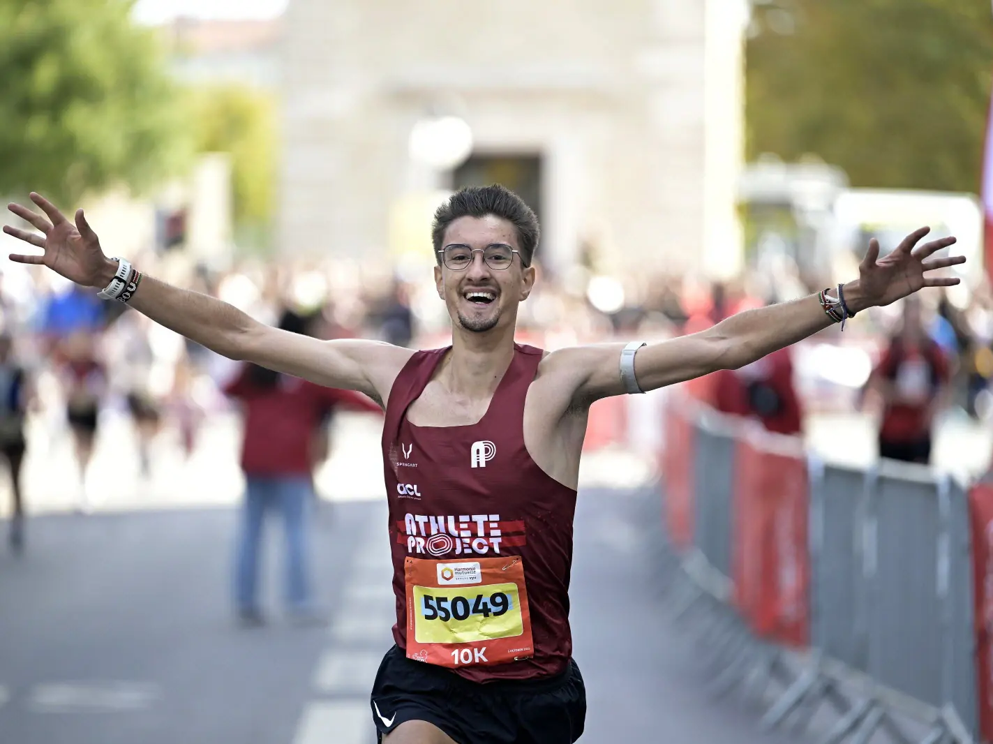Matis Boucard, coureur de demi-fond en maillot Athlete Project à Lyon